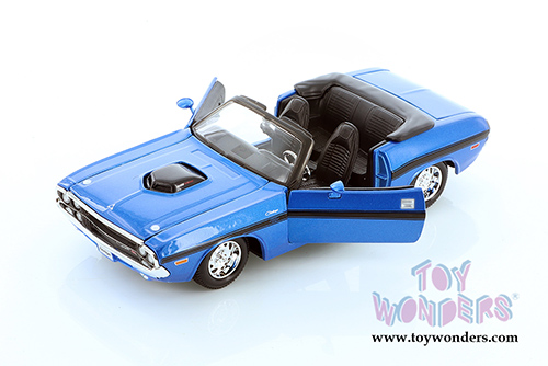 Showcasts&reg; Collectibles - Dodge Challenger R/T Coupe Hardtop & Convertible (1970, 1/24 scale diecast model car, Asstd.) 34263/4D