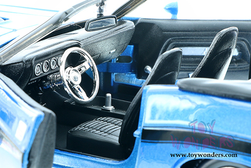 Showcasts&reg; Collectibles - Dodge Challenger R/T Coupe Hardtop & Convertible (1970, 1/24 scale diecast model car, Asstd.) 34263/4D