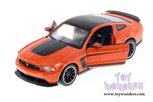 Showcasts Collectibles - Ford Mustang Boss 302 Hardtop (2012, 1/24 scale diecast model car, Asstd.) 34269