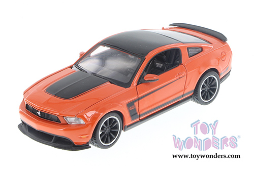 Showcasts Collectibles - Ford Mustang Boss 302 Hardtop (2012, 1/24 scale diecast model car, Asstd.) 34269