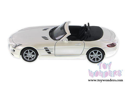 Showcasts Collectibles - Mercedes-Benz SLS AMG Roadster Convertible (1/24 scale diecast model car, Asstd.) 34272