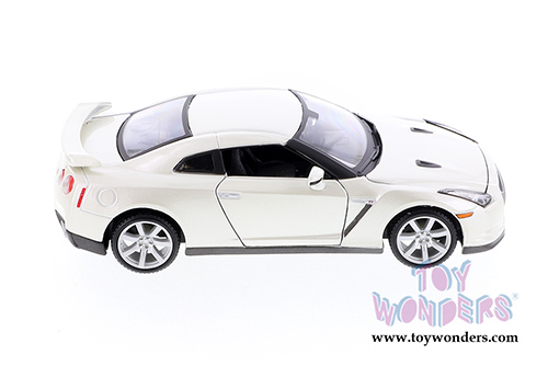 Showcasts Collectibles - Nissan GT-R Hardtop (2009, 1/24 scale diecast model car, Asstd.) 34294/2