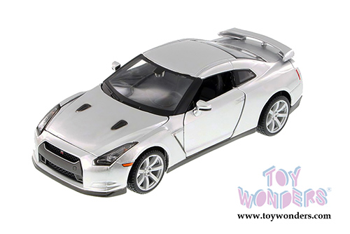 Showcasts Collectibles - Nissan GT-R Hardtop (2009, 1/24 scale diecast model car, Asstd.) 34294