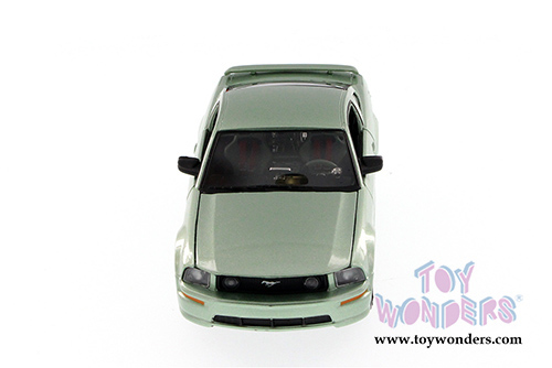 Maisto Custom Shop - Ford Mustang GT Hard Top (2006, 1/24 scale diecast model car, Asstd.) 34324