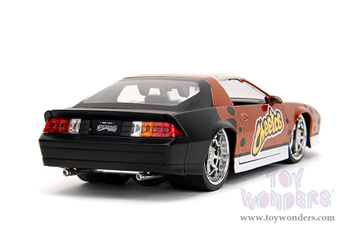Jada Toys - Hollywood Rides | Chevrolet® Camaro® Z/28 with Chester Cheetah Diecast Figure "Cheetos" (1985, 1/24, diecast model car, Orange/Black) 34384/4