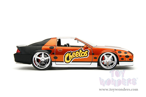 Jada Toys - Hollywood Rides | Chevrolet® Camaro® Z/28 with Chester Cheetah Diecast Figure "Cheetos" (1985, 1/24, diecast model car, Orange/Black) 34384/4