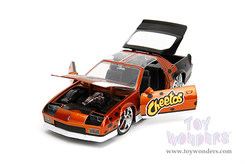 Jada Toys - Hollywood Rides | Chevrolet® Camaro® Z/28 with Chester Cheetah Diecast Figure "Cheetos" (1985, 1/24, diecast model car, Orange/Black) 34384/4