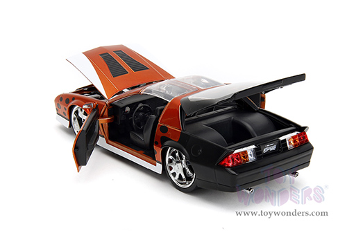 Jada Toys - Hollywood Rides | Chevrolet® Camaro® Z/28 with Chester Cheetah Diecast Figure "Cheetos" (1985, 1/24, diecast model car, Orange/Black) 34384/4