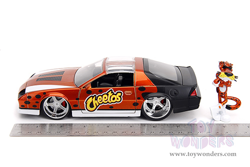 Jada Toys - Hollywood Rides | Chevrolet® Camaro® Z/28 with Chester Cheetah Diecast Figure "Cheetos" (1985, 1/24, diecast model car, Orange/Black) 34384/4