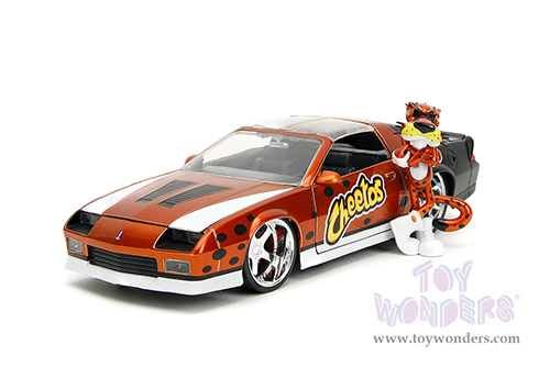Jada Toys - Hollywood Rides | Chevrolet® Camaro® Z/28 with Chester Cheetah Diecast Figure "Cheetos" (1985, 1/24, diecast model car, Orange/Black) 34384/4