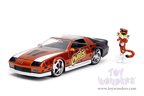 Jada Toys - Hollywood Rides | Chevrolet® Camaro® Z/28 with Chester Cheetah Diecast Figure "Cheetos" (1985, 1/24, diecast model car, Orange/Black) 34384/4