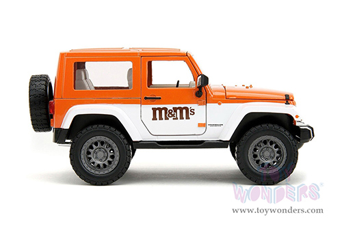 Jada Toys - Hollywood Rides | Jeep® Wrangler with Orange M&M's Diecast Figure (2017, 1/24 diecast model car, Orange/White) 34401