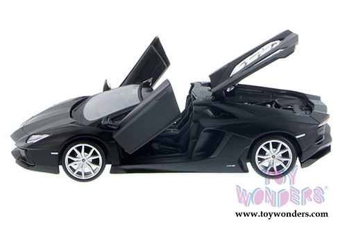 Showcasts Collectibles - Lamborghini Aventador LP 700-4 Roadster Convertible (1/24 scale diecast model car, Matte Black) 34504