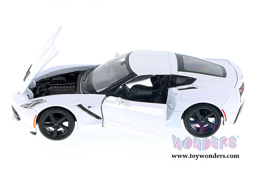 Showcasts Collectibles - Chevrolet Corvette Stingray Hardtop (2014, 1/24 scale diecast model car, Asstd.) 34505