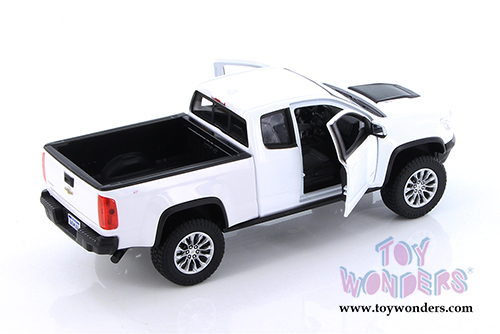 Showcasts Collectibles - Chevrolet&reg; Colorado ZR2 Pickup Truck (2017, 1/27 scale diecast model car, Asstd.) 34517