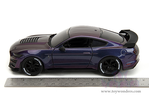 Jada Toys Pink Slips - Ford Mustang Shelby® GT500® with Display Base (2020, 1/24 scale diecast model car, Iridescent Purple-Blue) 34894