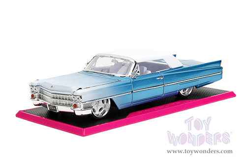 Jada Toys Pink Slips - Cadillac&reg; with Display Base (1963, 1/24 scale diecast model car, Blue-White Gradient) 34897