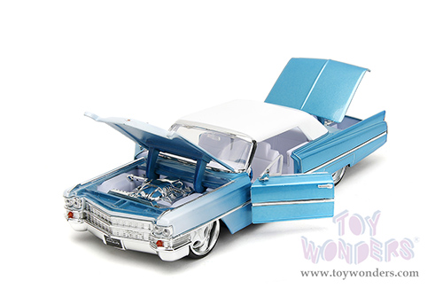 Jada Toys Pink Slips - Cadillac&reg; with Display Base (1963, 1/24 scale diecast model car, Blue-White Gradient) 34897