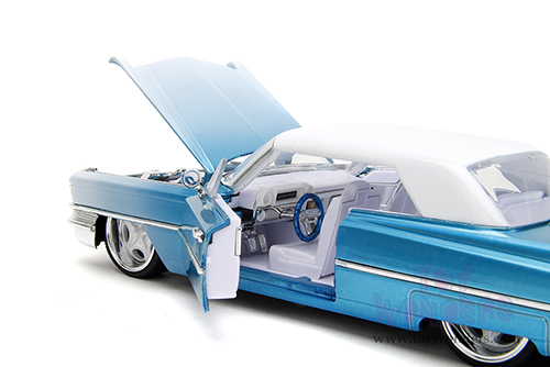 Jada Toys Pink Slips - Cadillac&reg; with Display Base (1963, 1/24 scale diecast model car, Blue-White Gradient) 34897