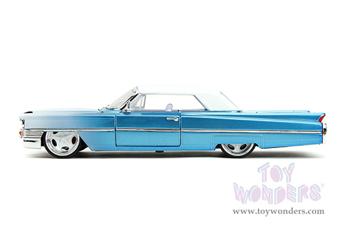 Jada Toys Pink Slips - Cadillac&reg; with Display Base (1963, 1/24 scale diecast model car, Blue-White Gradient) 34897