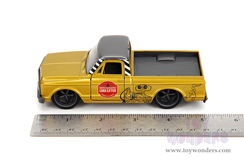 Jada Toys - Hollywood Rides | Chevrolet® Cheyenne™ Pickup Disney "WALL-E " (1972, 1/32 scale diecast model car, Gold) 34925/24