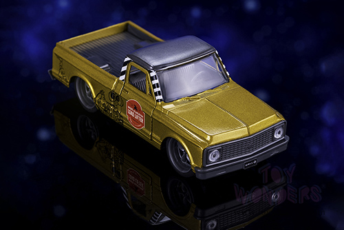 Jada Toys - Hollywood Rides | Chevrolet® Cheyenne™ Pickup Disney "WALL-E " (1972, 1/32 scale diecast model car, Gold) 34925/24