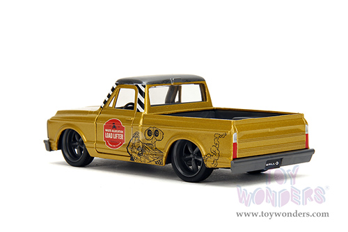Jada Toys - Hollywood Rides | Chevrolet® Cheyenne™ Pickup Disney "WALL-E " (1972, 1/32 scale diecast model car, Gold) 34925/24
