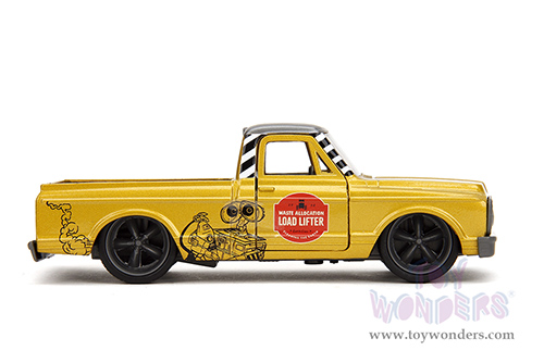 Jada Toys - Hollywood Rides | Chevrolet® Cheyenne™ Pickup Disney "WALL-E " (1972, 1/32 scale diecast model car, Gold) 34925/24