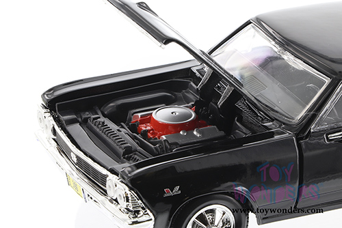 Showcasts Collectibles - Chevrolet&reg; Chevelle SS 396 Hardtop (1966, 1/24 scale diecast model car, Asstd.) 34960/2