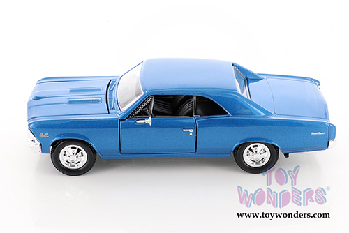 Showcasts Collectibles - Chevrolet&reg; Chevelle SS 396 Hardtop (1966, 1/24 scale diecast model car, Asstd.) 34960/2