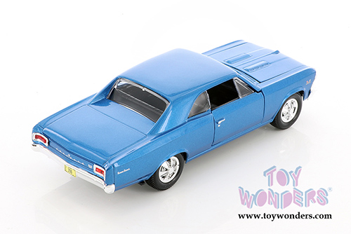 Showcasts Collectibles - Chevrolet&reg; Chevelle SS 396 Hardtop (1966, 1/24 scale diecast model car, Asstd.) 34960/2
