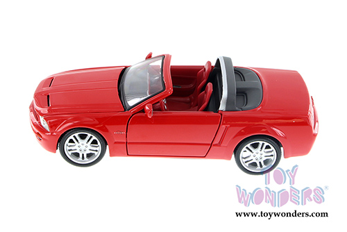 Showcasts Collectibles - Ford Mustang Concept Convertible (2005, 1/24 scale die cast model car, Red) 34970