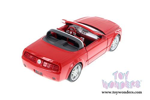 Showcasts Collectibles - Ford Mustang Concept Convertible (2005, 1/24 scale die cast model car, Red) 34970