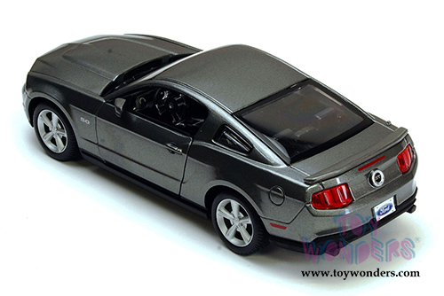 Showcasts - Ford Mustang GT Hard Top (2006/2011, 1/24 scale diecast model car, Asstd.) 34997/09