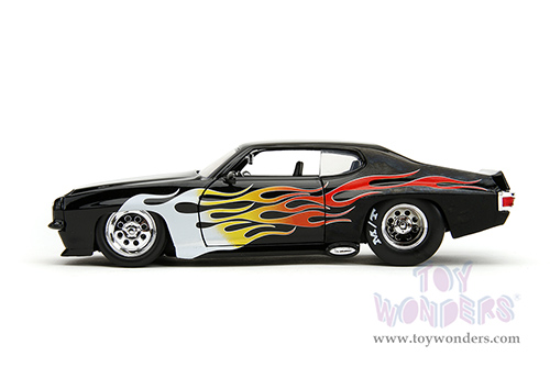 Jada Toys Bigtime Muscle - Pontiac® GTO® Judge Hardtop (1971, 1/24 scale diecast model car, Black with Flames) 35022