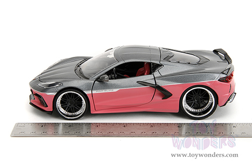 Jada Toys Pink Slips - Chevrolet® Corvette® Stingray™ with Display Base (2020, 1/24 scale diecast model car, Metallic Gray/Pink) 35068