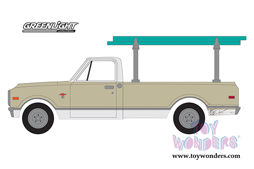 Greenlight - Blue Collar Collection Series 4 | Chevrolet&reg; C-10 Pickup Truck with Ladder Rack (1970, 1/64 scale diecast model car, Cream) 35100B/48