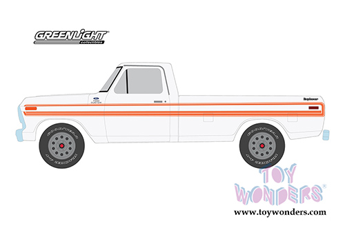 Greenlight - All Terrain Series 8 | Ford F-250 Explorer Pickup Truck (1979, 1/64 scale diecast model car, White) 35130D/48