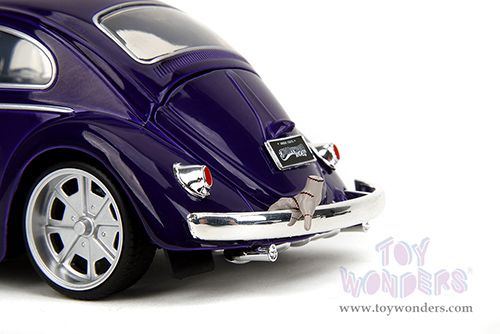 Jada Toys - Hollywood Rides | Volkswagen Beetle with Wednesday Addams and Thing Diecast Figures (1/24, diecast model car, Purple) 35131