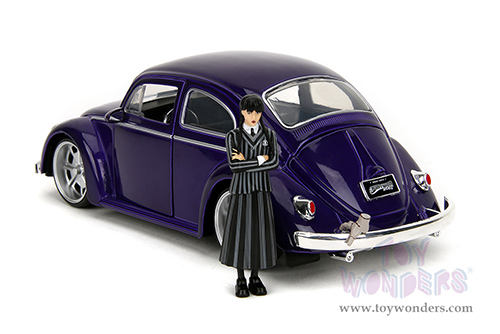 Jada Toys - Hollywood Rides | Volkswagen Beetle with Wednesday Addams and Thing Diecast Figures (1/24, diecast model car, Purple) 35131
