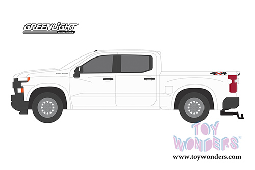 Greenlight - Blue Collar Collection Series 6 | Chevrolet&reg; Silverado 1500 Pickup Truck (2019, 1/64 scale diecast model car, White) 35140F/48
