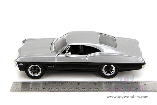 Jada Toys Bigtime Muscle - Chevrolet® Impala™ SS™ Hardtop (1967, 1/24 scale diecast model car, Silver/Black) 35217
