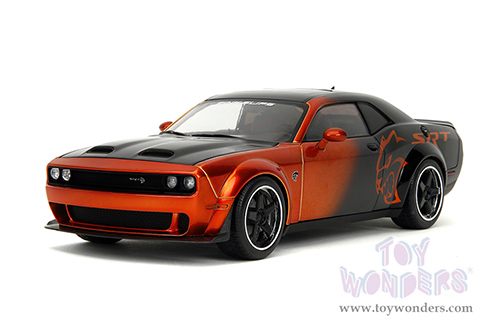 Jada Toys Pink Slips - Dodge Challenger SRT Hellcat Redeye Widebody with Display Base (2015, 1/18 scale diecast model car, Orange/Black) 35722