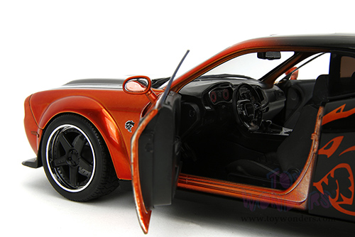 Jada Toys Pink Slips - Dodge Challenger SRT Hellcat Redeye Widebody with Display Base (2015, 1/18 scale diecast model car, Orange/Black) 35722