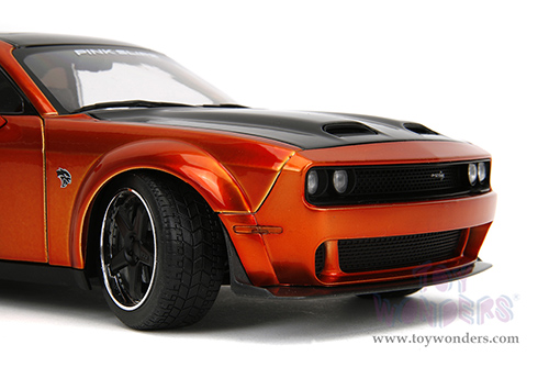 Jada Toys Pink Slips - Dodge Challenger SRT Hellcat Redeye Widebody with Display Base (2015, 1/18 scale diecast model car, Orange/Black) 35722