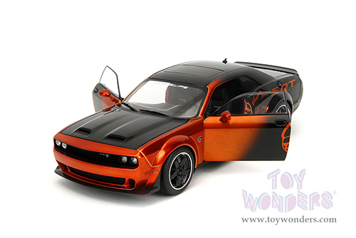 Jada Toys Pink Slips - Dodge Challenger SRT Hellcat Redeye Widebody with Display Base (2015, 1/18 scale diecast model car, Orange/Black) 35722