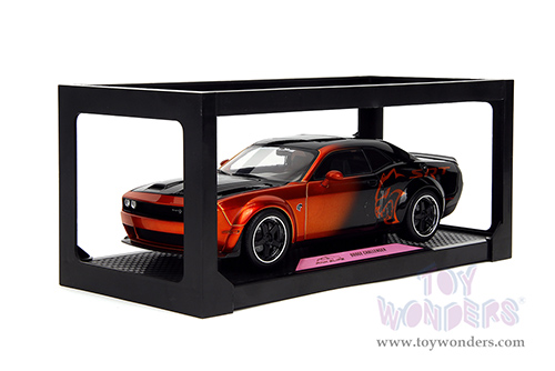 Jada Toys Pink Slips - Dodge Challenger SRT Hellcat Redeye Widebody with Display Base (2015, 1/18 scale diecast model car, Orange/Black) 35722