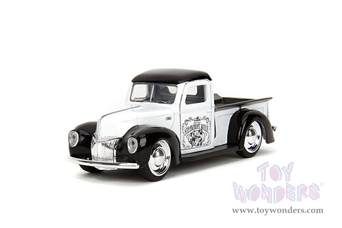 Jada Toys - Hollywood Rides | Disney Mickey Mouse Ford Pickup - Steamboat Willie Theme (1941, 1/32 scale diecast model car, Black/White) 36091