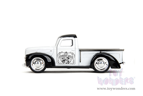 Jada Toys - Hollywood Rides | Disney Mickey Mouse Ford Pickup - Steamboat Willie Theme (1941, 1/32 scale diecast model car, Black/White) 36091