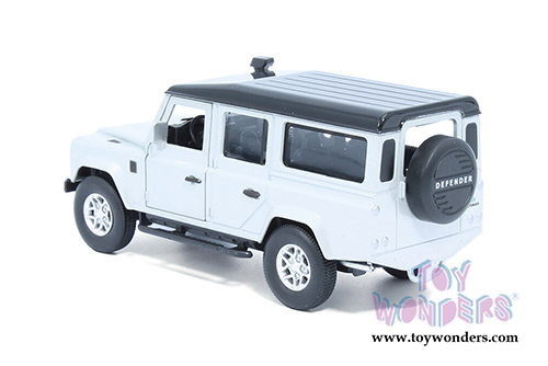 Tayumo - Land Rover Defender 110 (1/36 scale diecast model car, Indus Silver) 36100011